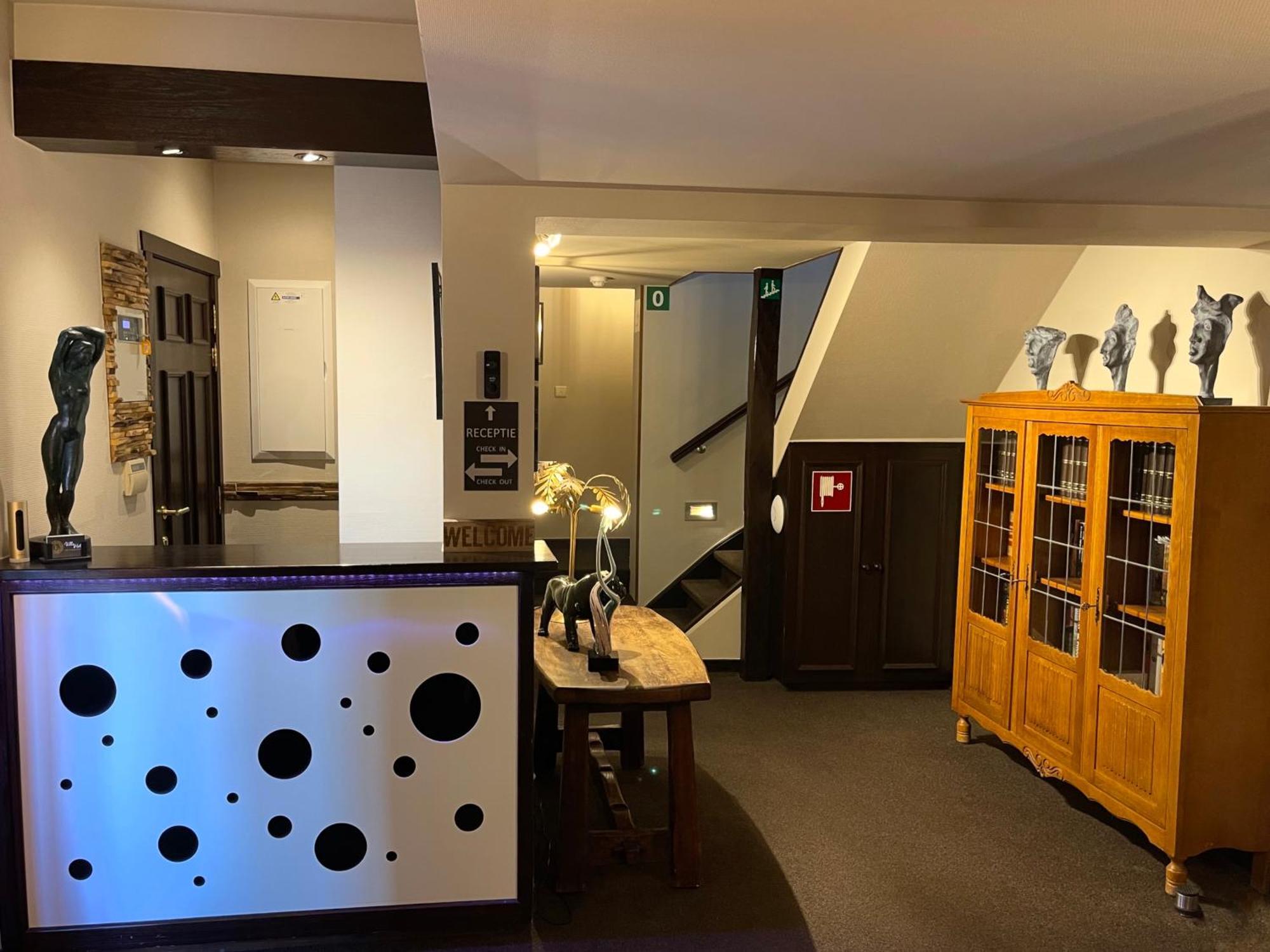 Villa Hotel (Adults Only) Вестэнде Экстерьер фото